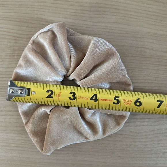 Express Scrunchie Set - Picture 6 of 8